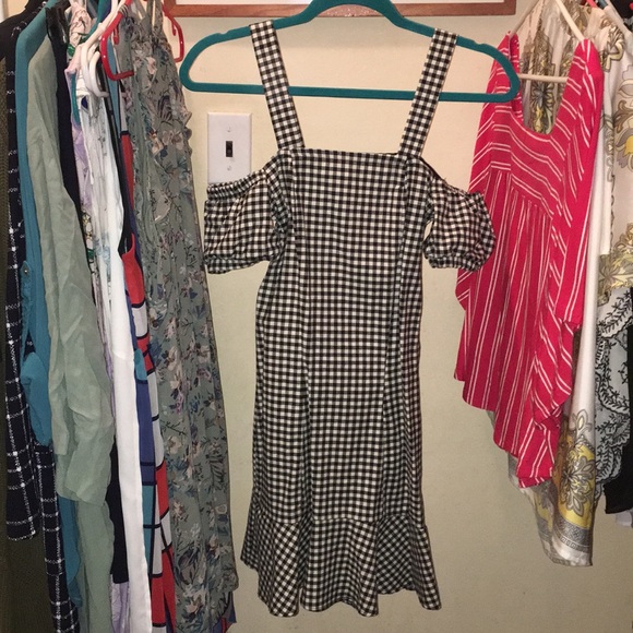 Checkered dress w off the shoulder arm sleeves - Picture 1 of 1